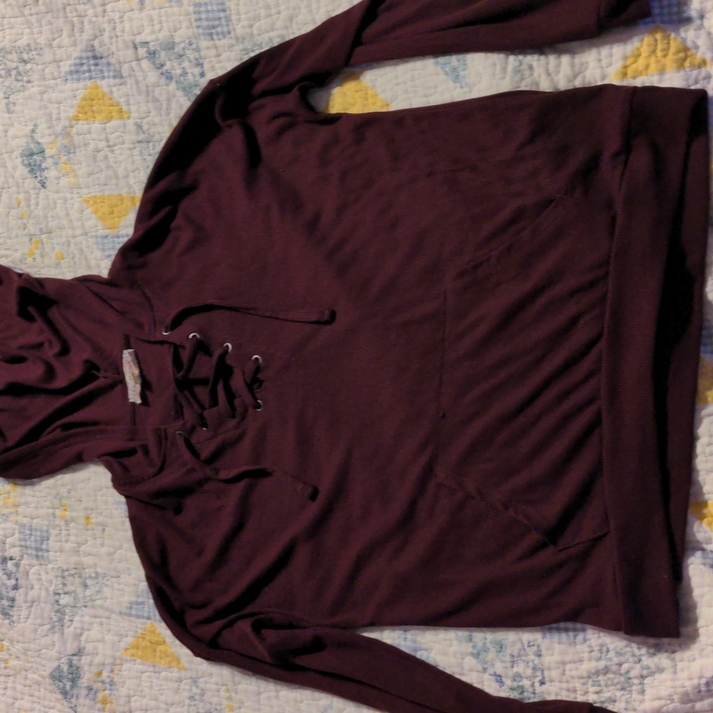 Medium maroon long sleeve light weight lace neck top